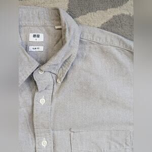 ·Uniqlo Long Sleeved Button Down, Small